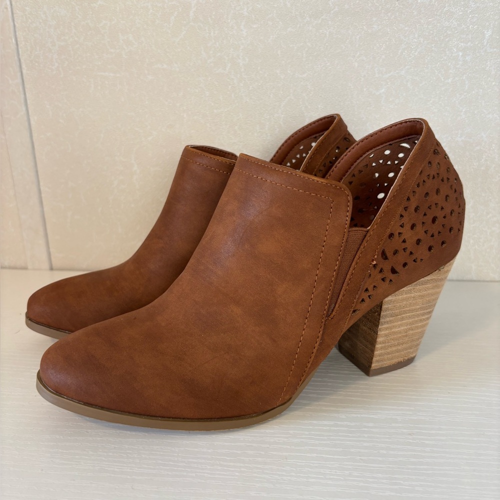 CCOCCI | Tan Heeled Ankle Boots | Size 8 1/2 - Picture 1 of 6
